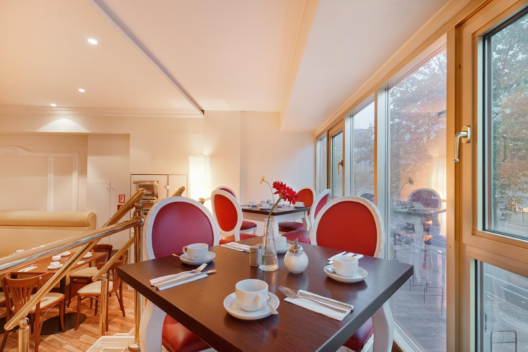 Acom-hotel Kurfuerstendamm 3* Berlino