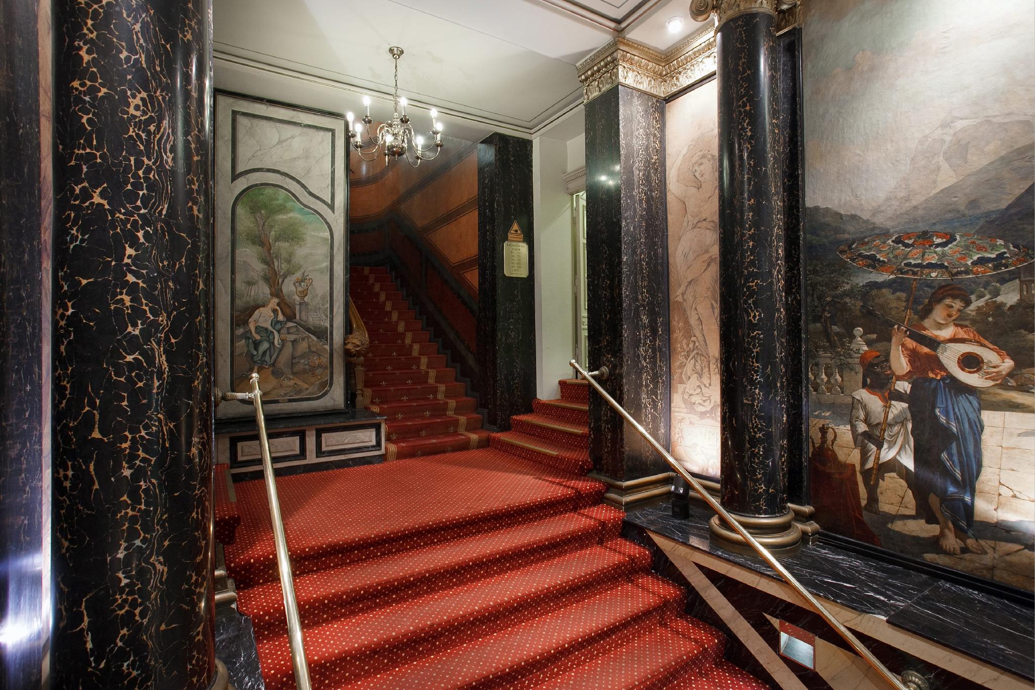 Hotel Azimut Kurfuerstendamm 3*