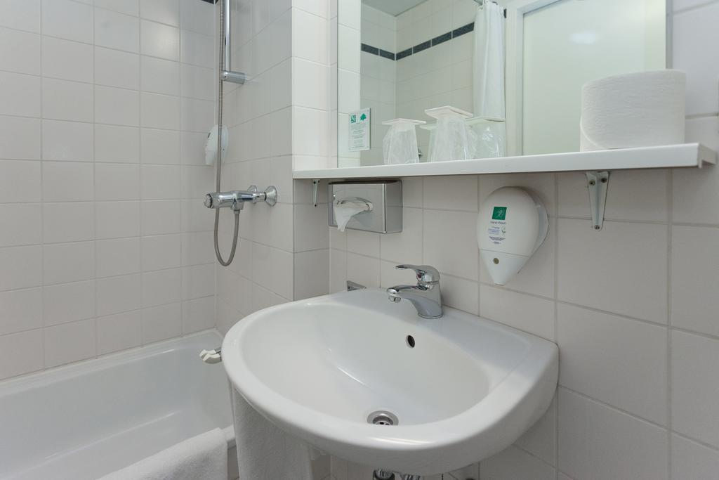 Azimut Kurfuerstendamm 3*